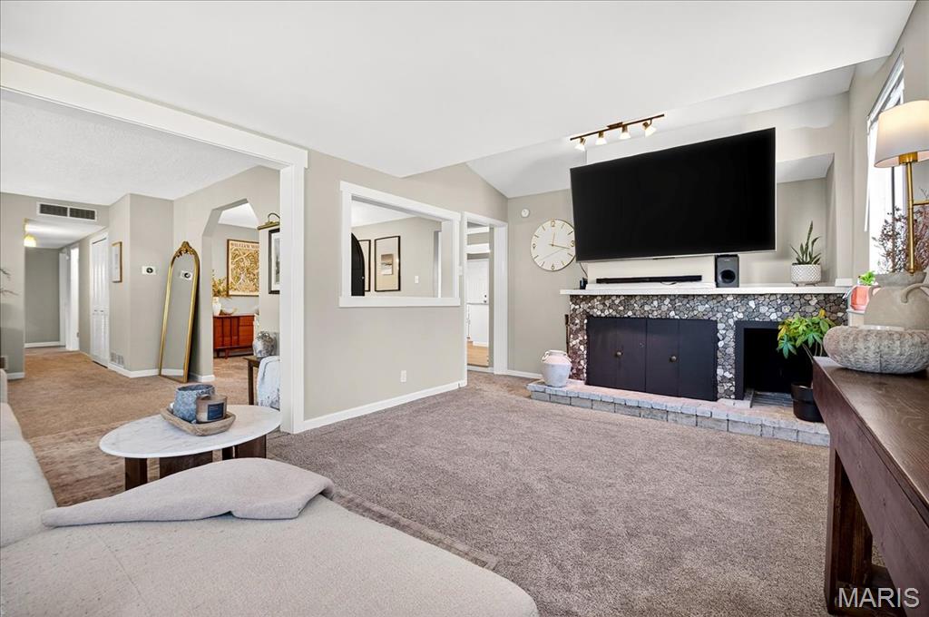 277 Ramsey Lane Ballwin, MO 63021 - Photo 8 of 27