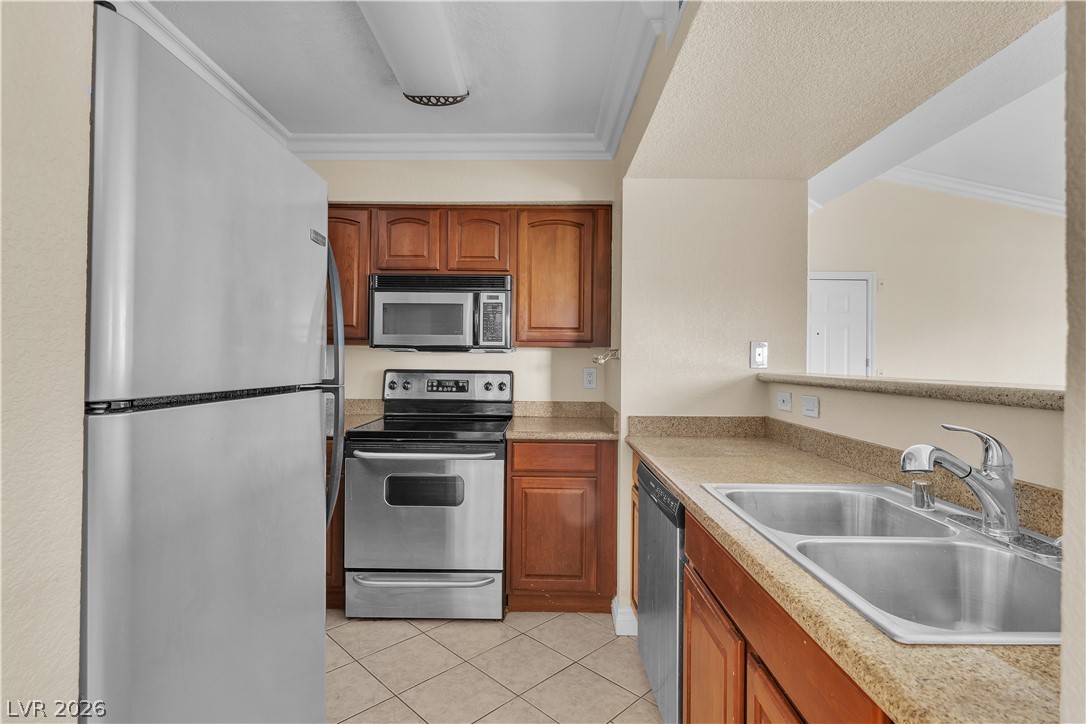 8101 West Flamingo Road, Unit 2001 Las Vegas, NV 89147 - Photo 19 of 28 Culinary adventures await in this kitchen, boasting durable countertops and essential appliances.