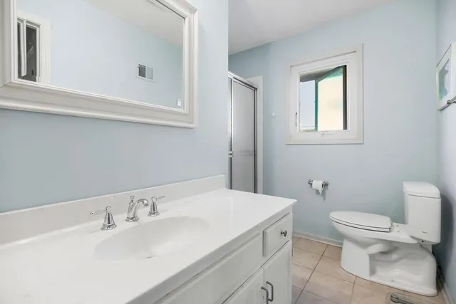 $587,000 | 779 Northwest South Shore Drive, Lake Waukomis, MO 64151