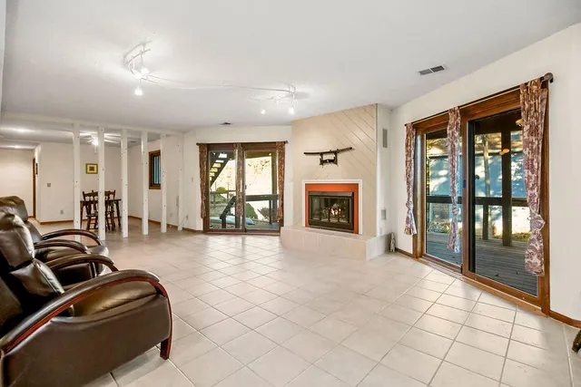 $587,000 | 779 Northwest South Shore Drive, Lake Waukomis, MO 64151