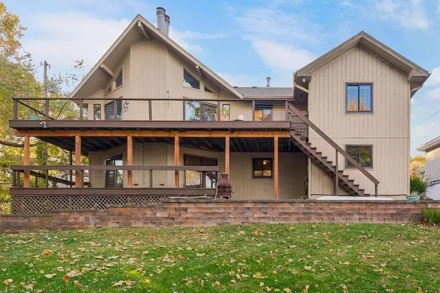 $587,000 | 779 Northwest South Shore Drive, Lake Waukomis, MO 64151