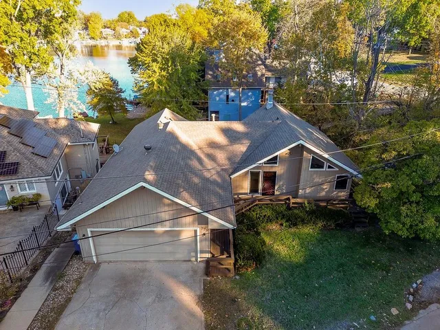 $587,000 | 779 Northwest South Shore Drive, Lake Waukomis, MO 64151