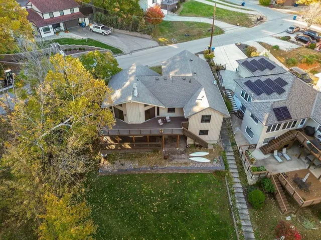 $587,000 | 779 Northwest South Shore Drive, Lake Waukomis, MO 64151