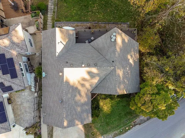 $587,000 | 779 Northwest South Shore Drive, Lake Waukomis, MO 64151