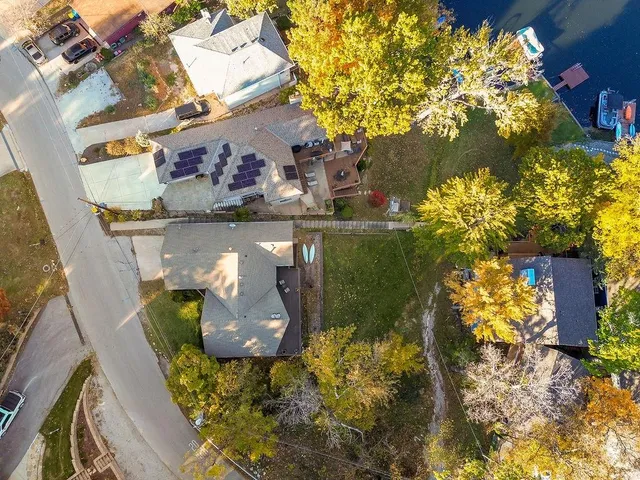 $587,000 | 779 Northwest South Shore Drive, Lake Waukomis, MO 64151