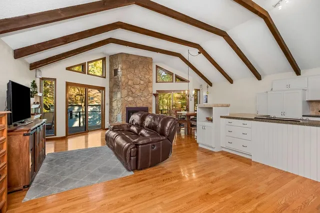 $587,000 | 779 Northwest South Shore Drive, Lake Waukomis, MO 64151