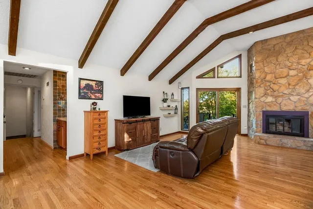 $587,000 | 779 Northwest South Shore Drive, Lake Waukomis, MO 64151