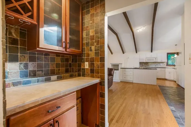 $587,000 | 779 Northwest South Shore Drive, Lake Waukomis, MO 64151