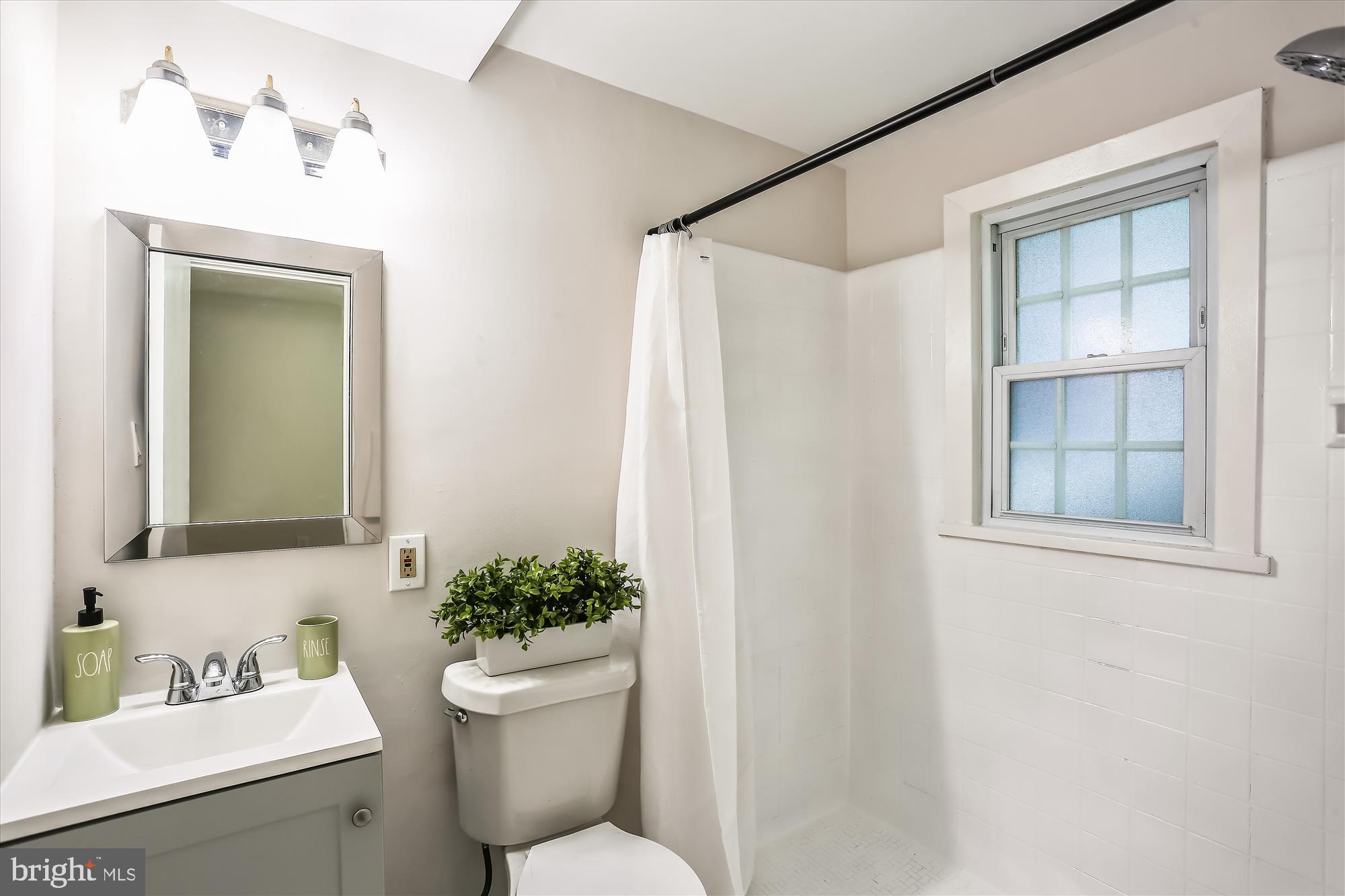 8214 Beech Tree Road Bethesda, MD 20817 - Photo 38 of 50 LL Full Bathroom