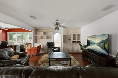 $625,000 | 153 Lakeshore Drive, Onalaska, TX 77360
