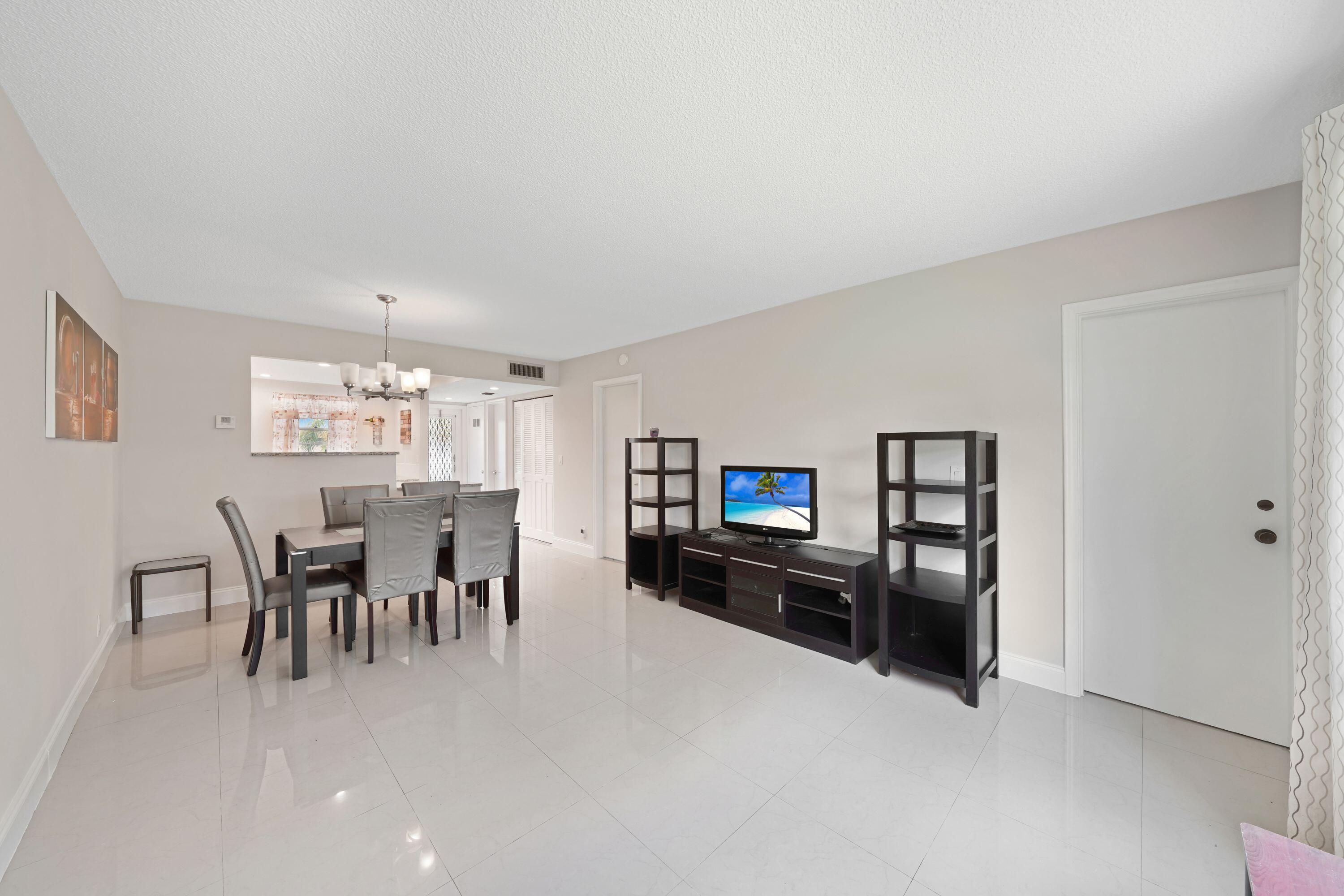 100 Berkley Road, Unit 109 Hollywood, FL 33024 - Photo 12 of 54 8