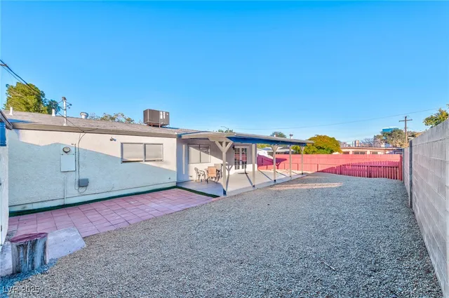 $2,100 | 3017 Jamestown Way, Las Vegas, NV 89102