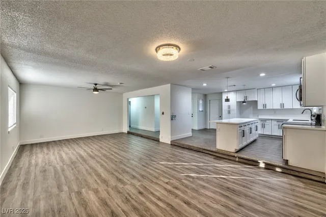 $2,100 | 3017 Jamestown Way, Las Vegas, NV 89102
