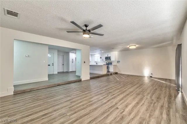 $2,100 | 3017 Jamestown Way, Las Vegas, NV 89102