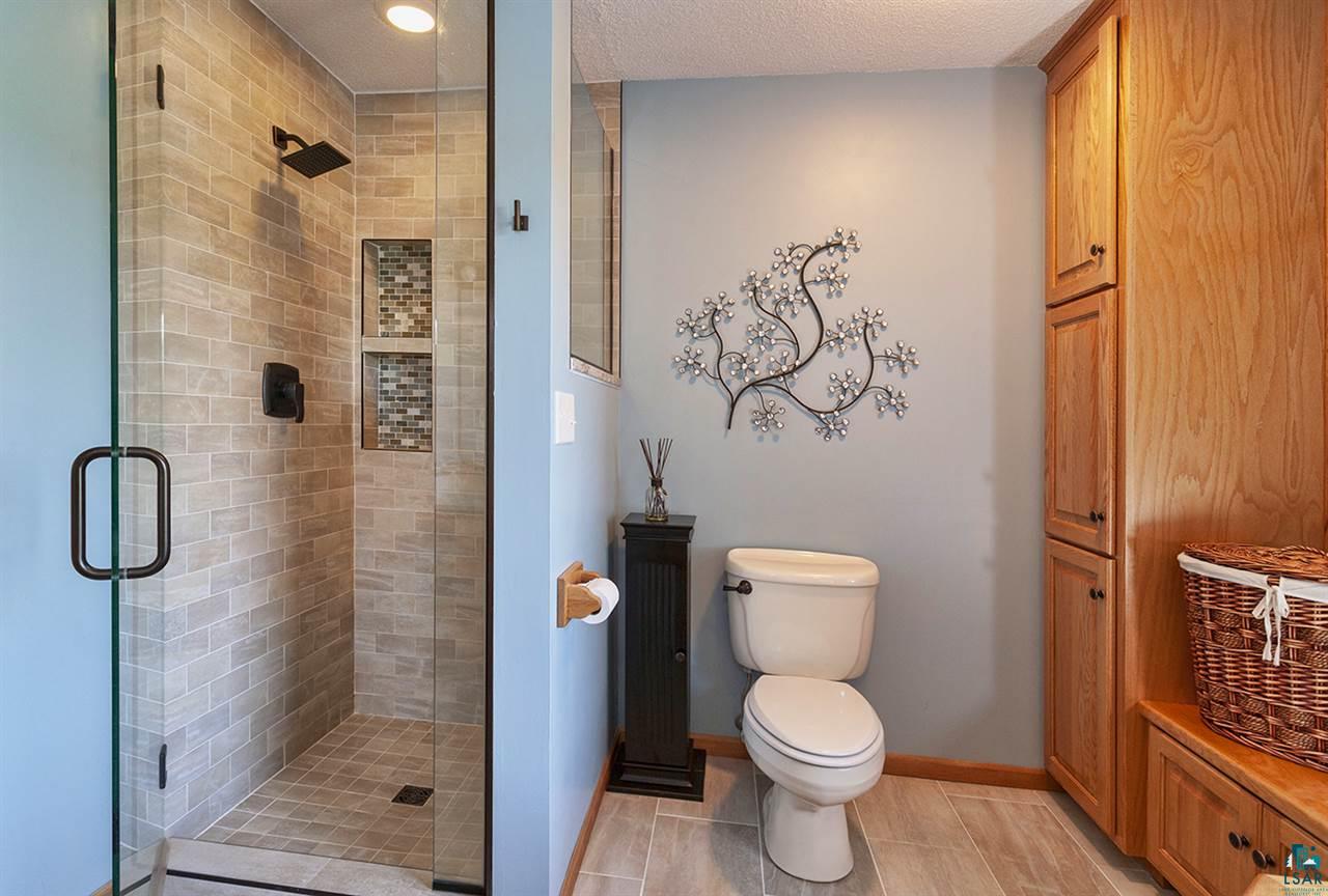 6404 Arnold Road Duluth, MN 55803 - Photo 14 of 38 Main Floor Full Bath