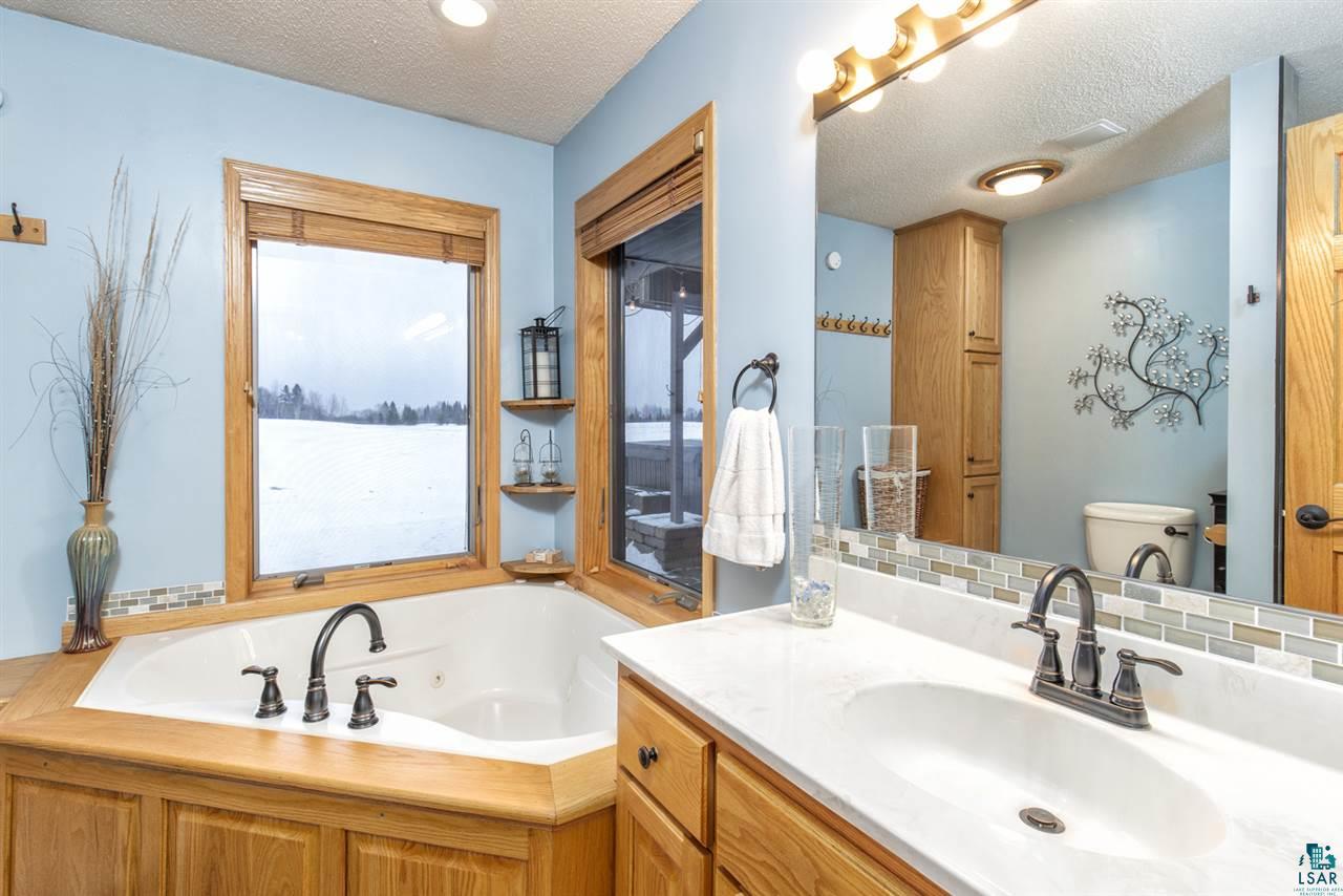 6404 Arnold Road Duluth, MN 55803 - Photo 15 of 38 Main Floor Full Bath