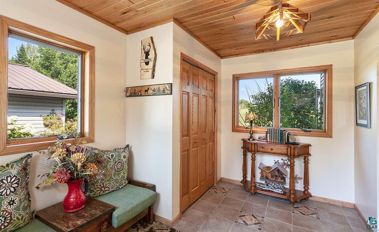 6404 Arnold Road Duluth, MN 55803 - Photo 2 of 38 Foyer