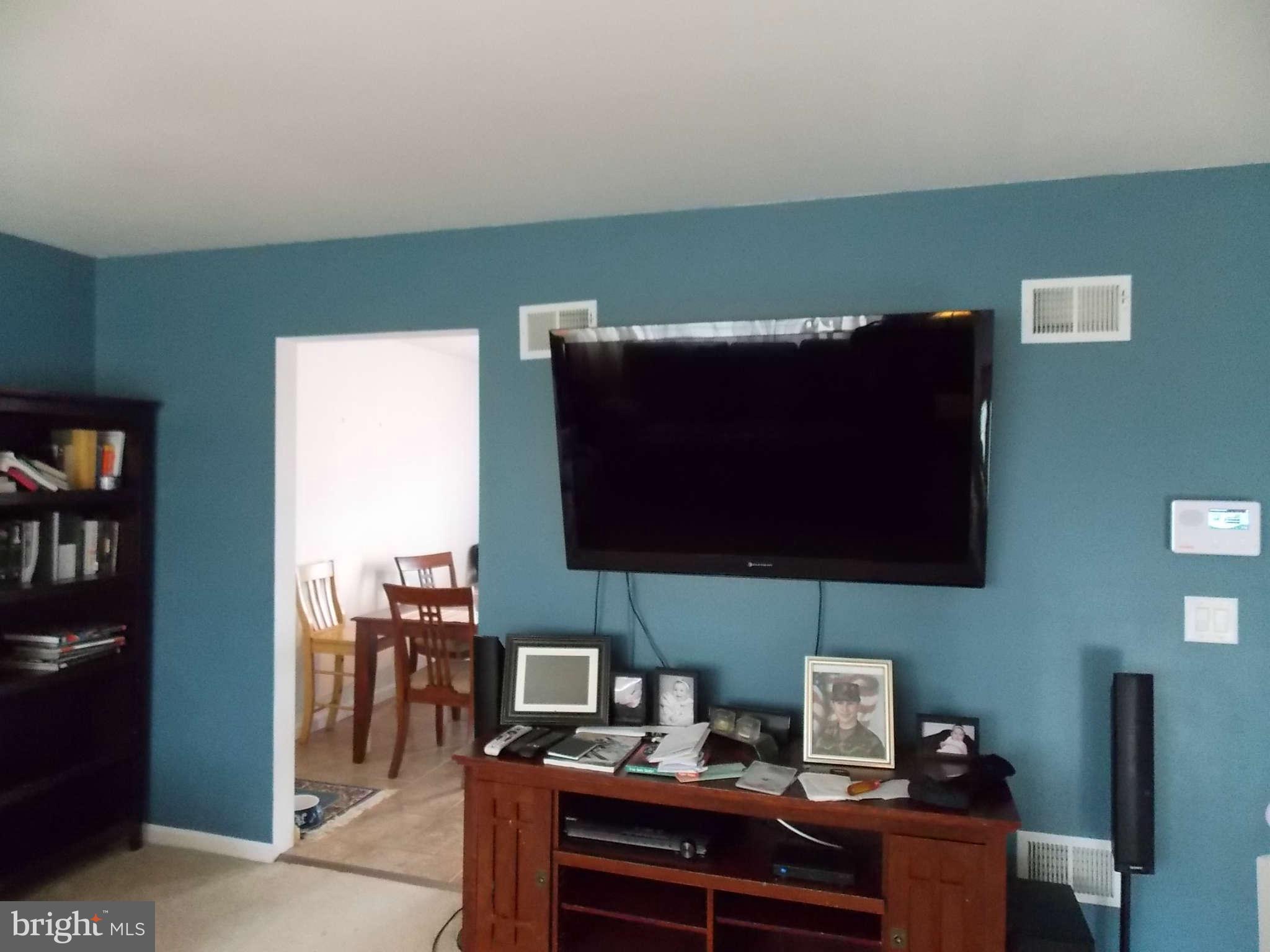 10468 Mapleton Road Shippensburg, PA 17257 - Photo 6 of 23 Living Room