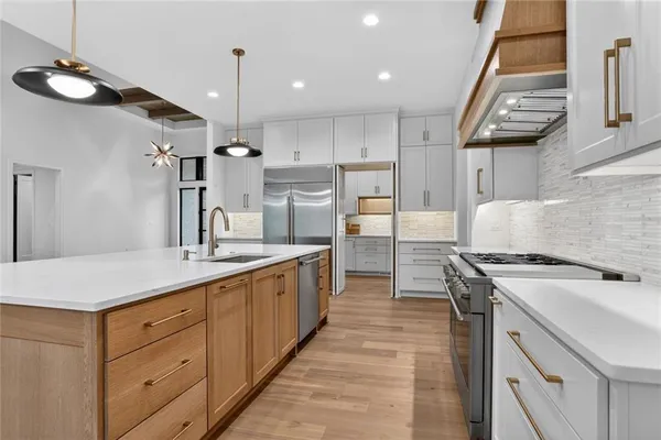 $1,699,999 | 7260 Northwest Pampas Lane, Parkville, MO 64152