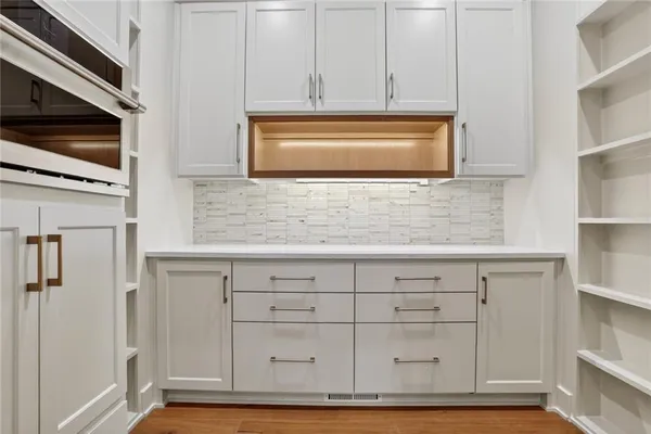 $1,699,999 | 7260 Northwest Pampas Lane, Parkville, MO 64152