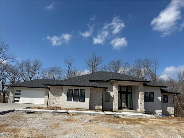 $1,699,999 | 7260 Northwest Pampas Lane, Parkville, MO 64152