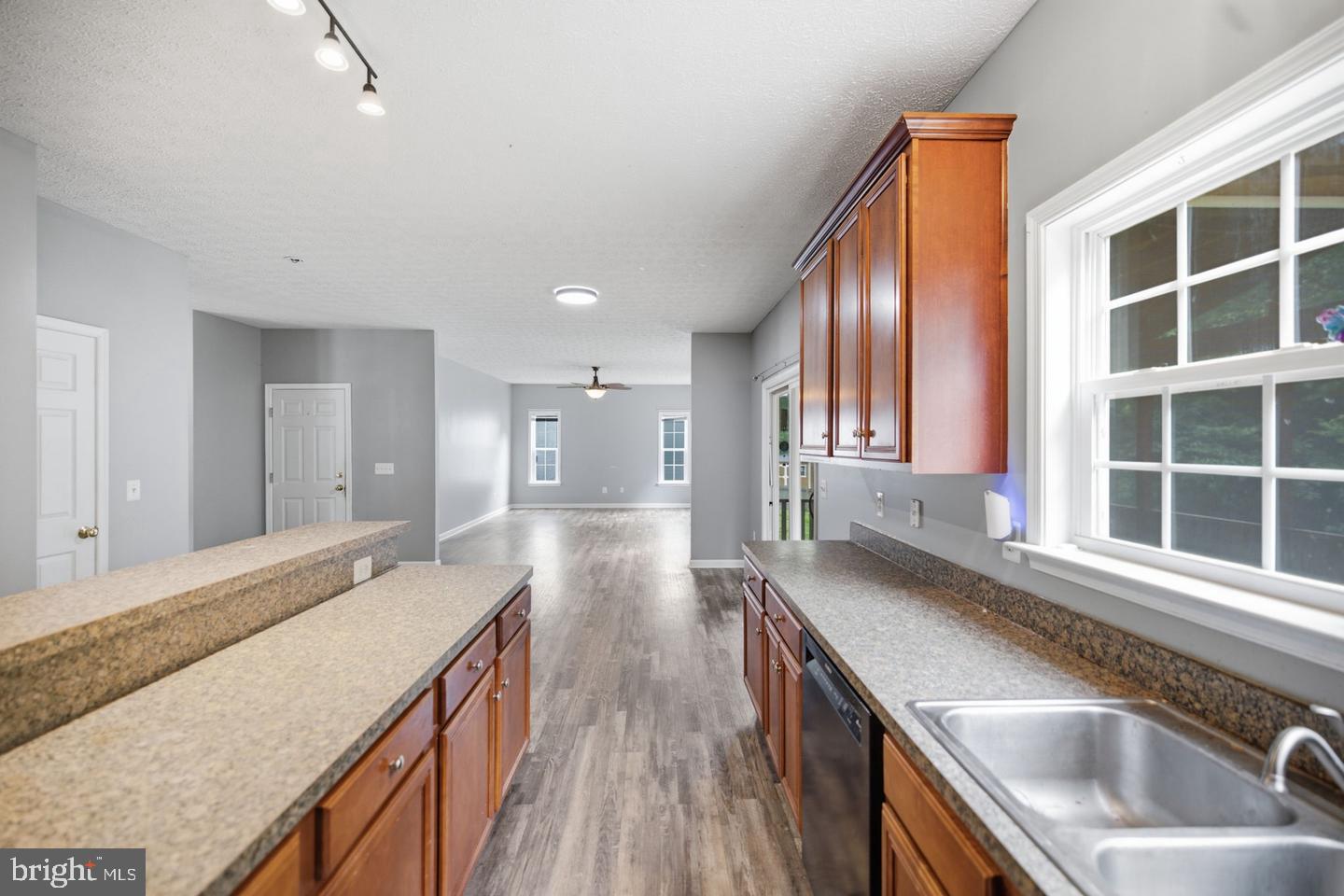 35338 Pheasant Ridge Road Locust Grove, VA 22508 - Photo 12 of 39 Spacious kitchen with modern finishes.