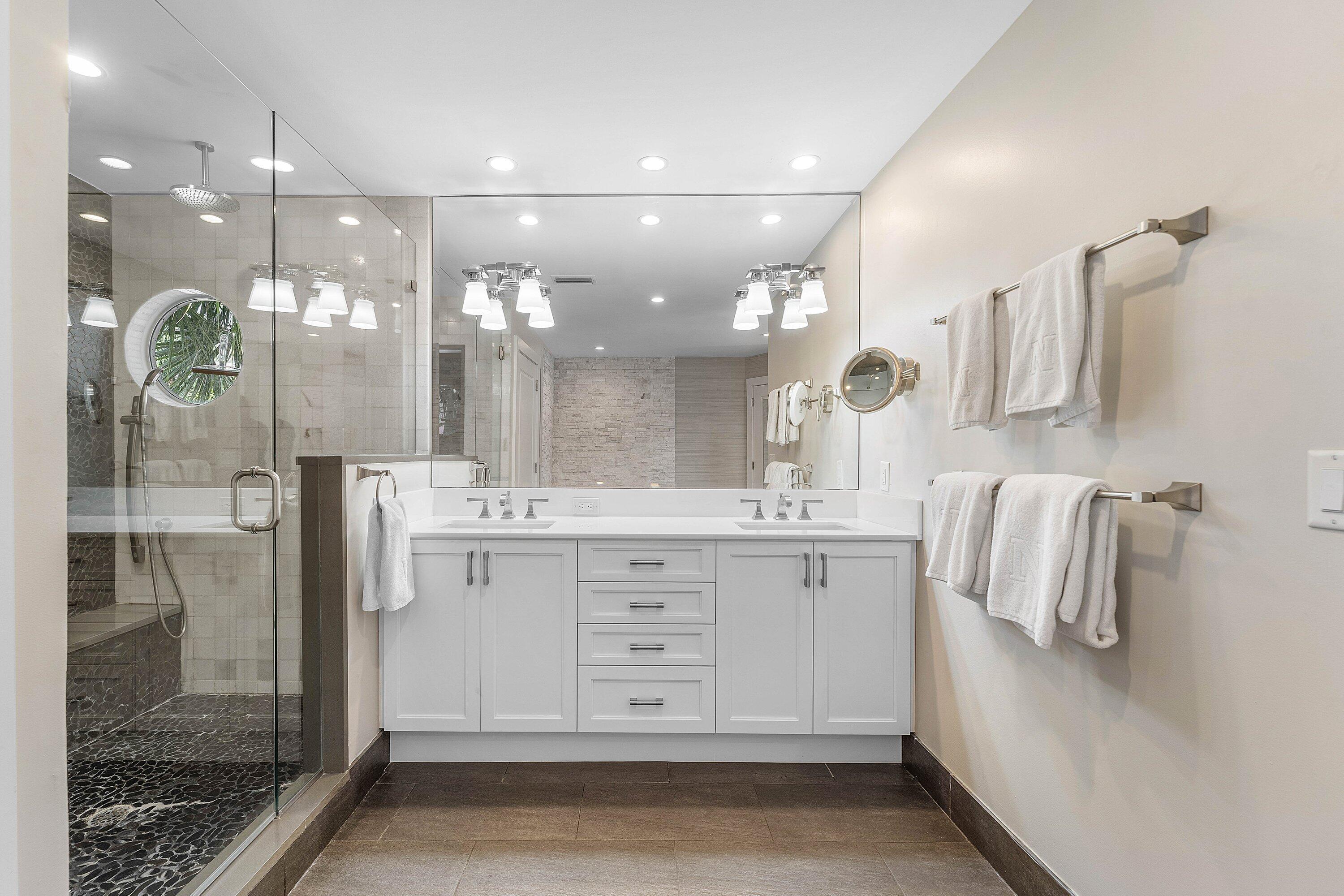 811 Palm Trail Delray Beach, FL 33483 - Photo 18 of 57 a bathroom with a sink a toilet a mirror and shower