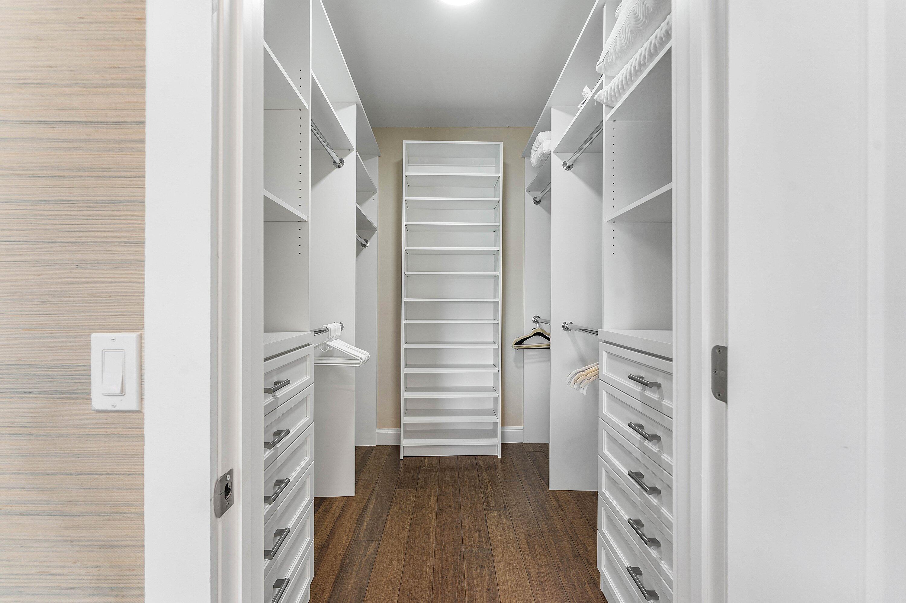 811 Palm Trail Delray Beach, FL 33483 - Photo 20 of 57 a view of walk in closet