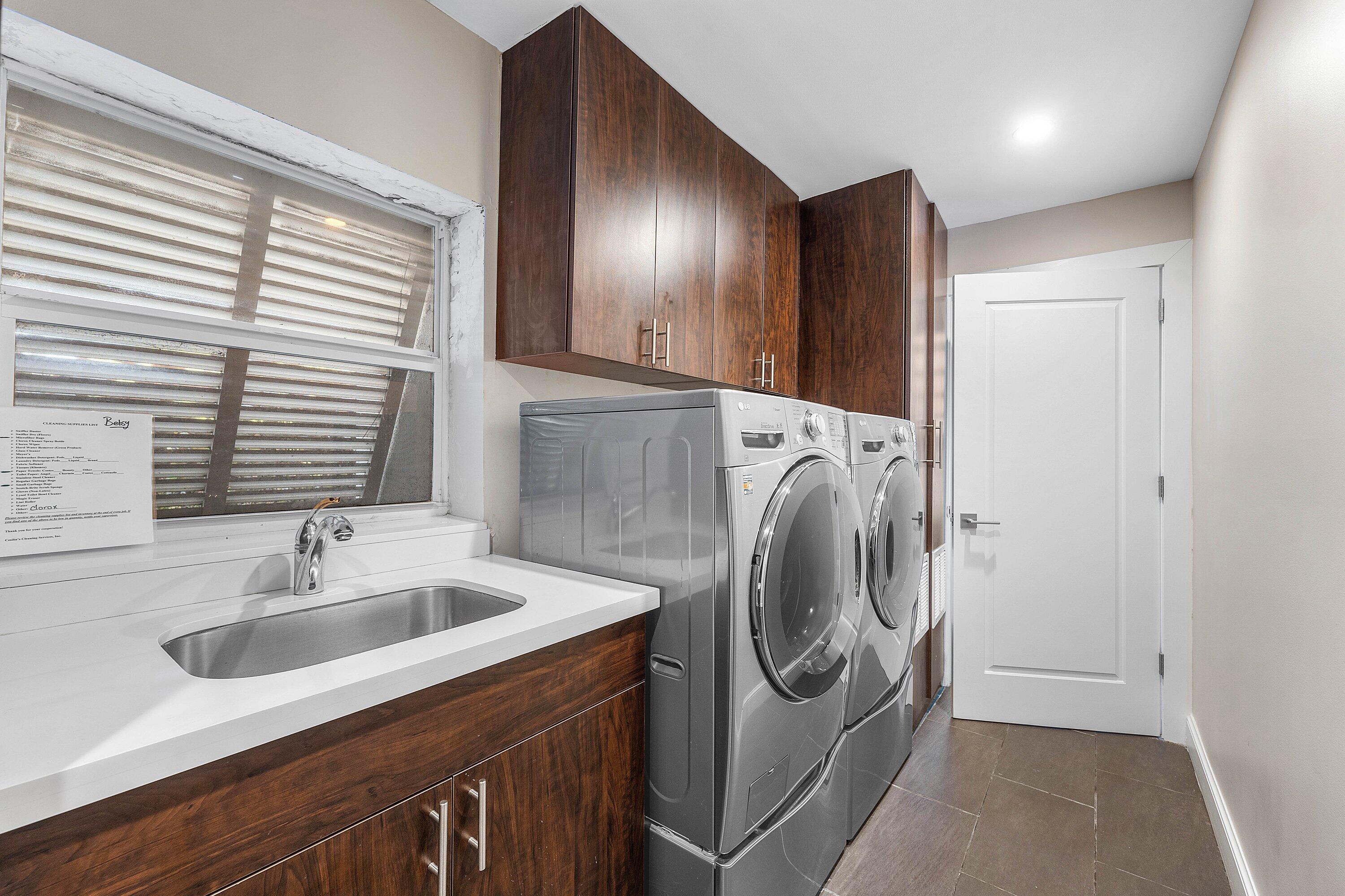 811 Palm Trail Delray Beach, FL 33483 - Photo 32 of 57 a utility room with dryer and washer