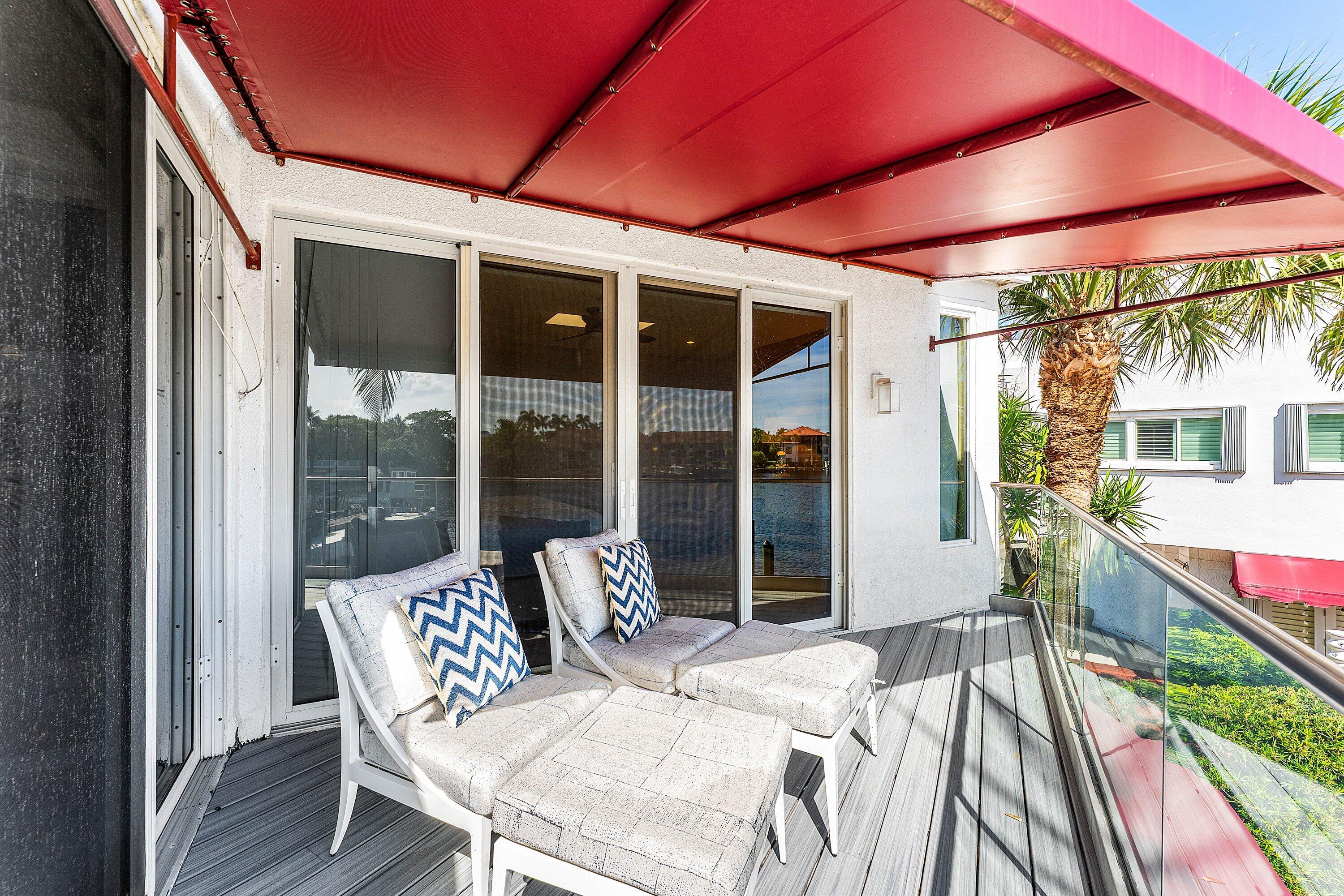 811 Palm Trail Delray Beach, FL 33483 - Photo 45 of 57 a view of a patio with table and chairs and wooden floor