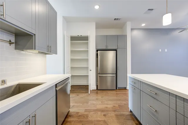 $2,000 | 8964 Zurcher Lane, Houston, TX 77080