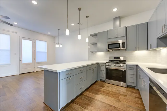 $2,000 | 8964 Zurcher Lane, Houston, TX 77080