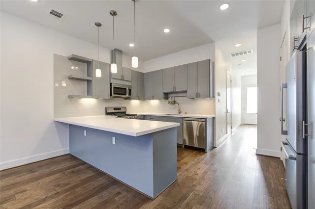 $2,000 | 8964 Zurcher Lane, Houston, TX 77080