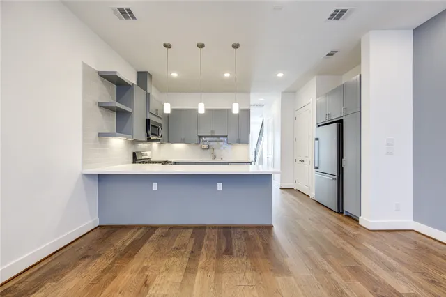 $2,000 | 8964 Zurcher Lane, Houston, TX 77080