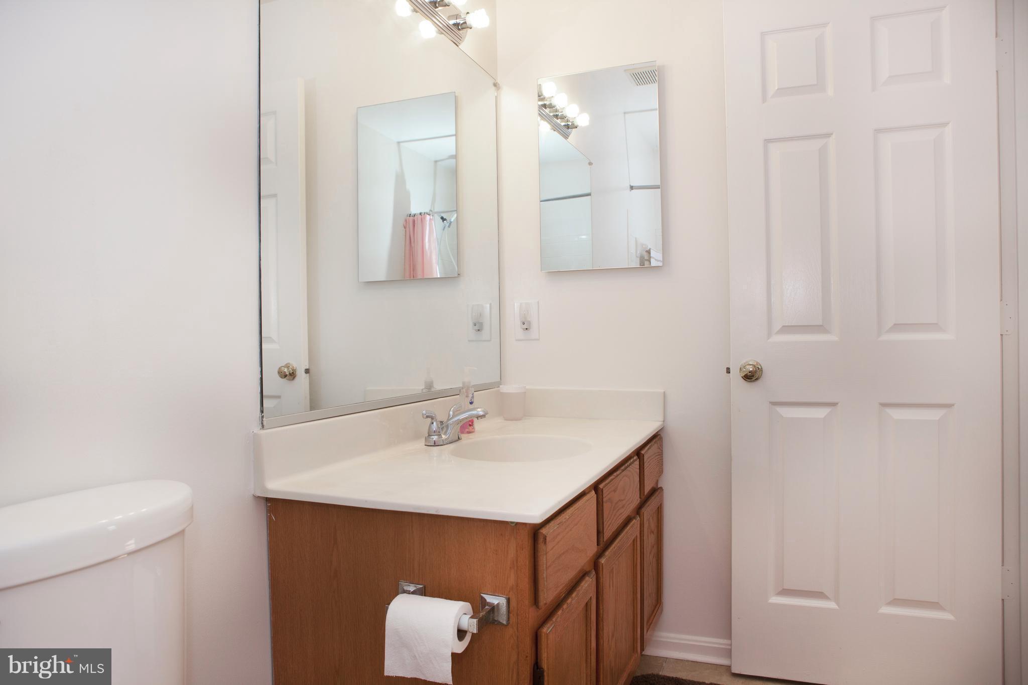 11 Spring Street Gaithersburg, MD 20877 - Photo 15 of 23 Bath