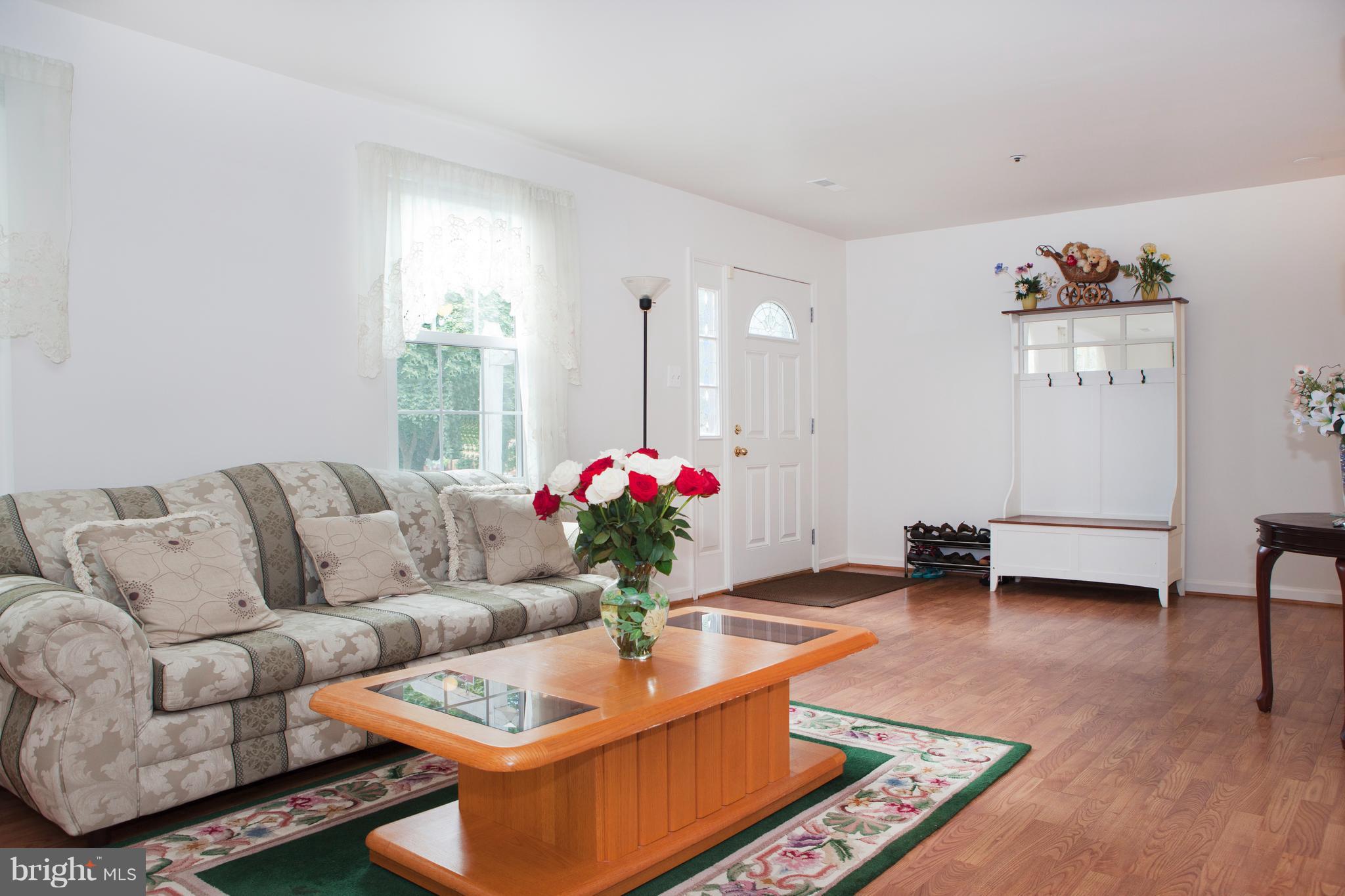 11 Spring Street Gaithersburg, MD 20877 - Photo 3 of 23 Living Room
