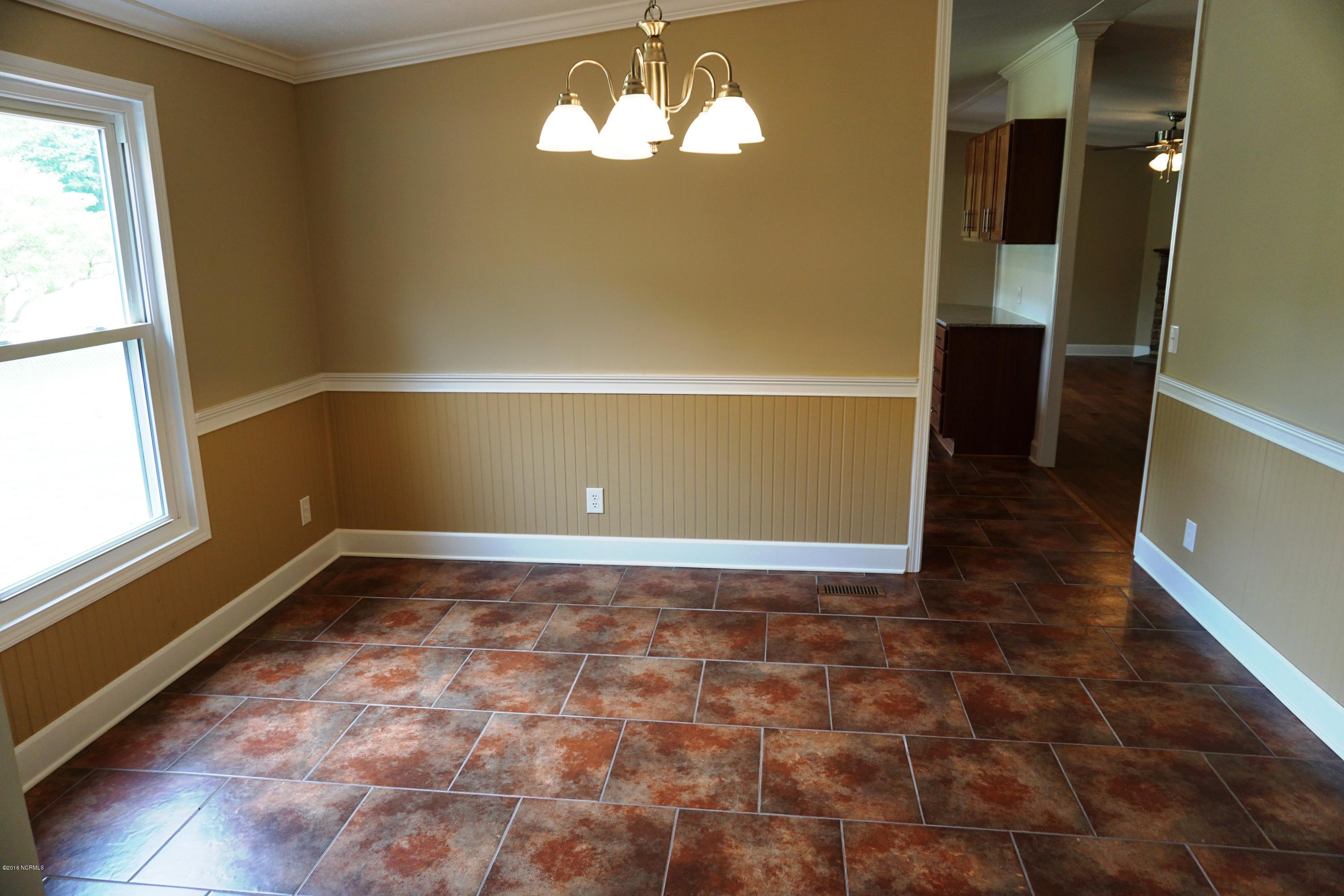 987 Five Mile Road Richlands, NC 28574 - Photo 11 of 32 DSC00527