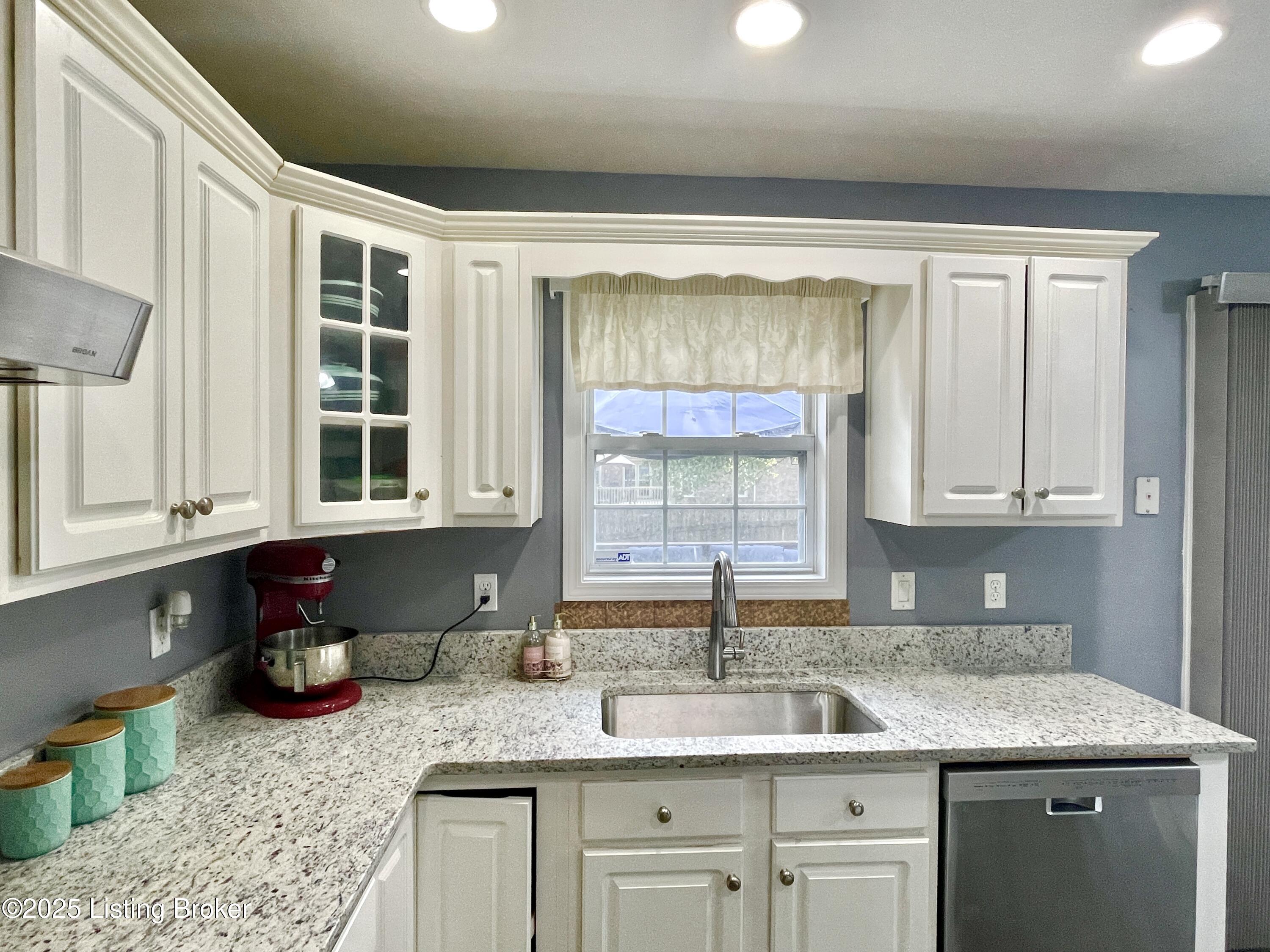 1219 Williams Ridge Road Louisville, KY 40243 - Photo 18 of 54 Granite1