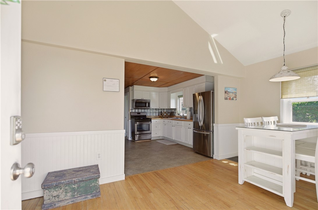272 Riverside Street Portsmouth, RI 02871 - Photo 21 of 44