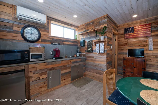 a view of a sitting area with a park