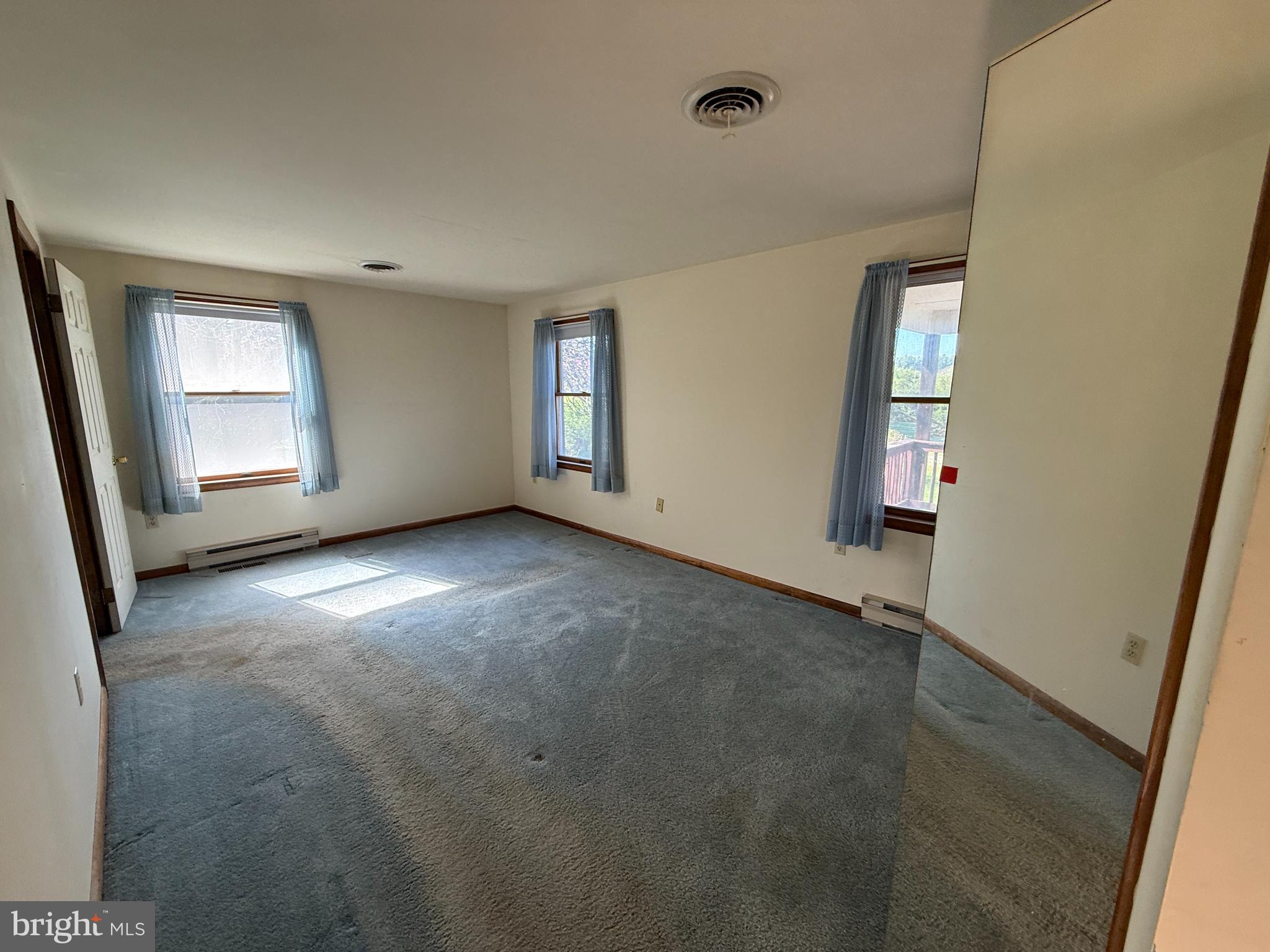17827 Bakersville Road Boonsboro, MD 21713 - Photo 7 of 16 an empty room with windows