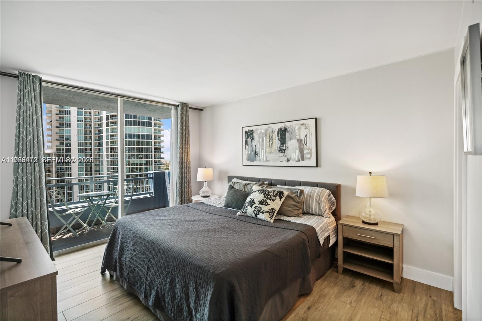 90 Alton Road, Unit 1901 Miami Beach, FL 33139 - Photo 9 of 17 a bedroom with a large bed and a window