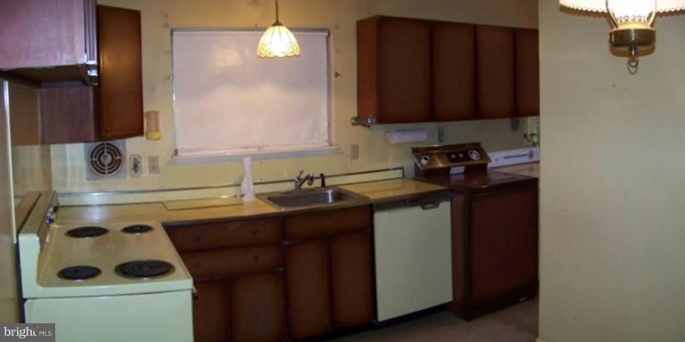 2102 Rolling Rd. Windsor Mill, MD 21244 - Photo 6 of 10 Kitchen