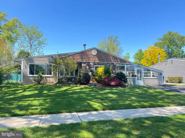 $430,000 | 47 Thornyapple Lane, Levittown, PA 19054