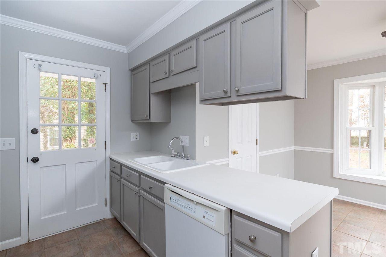 2360 Ravenhill Drive Raleigh, NC 27615 - Photo 7 of 20