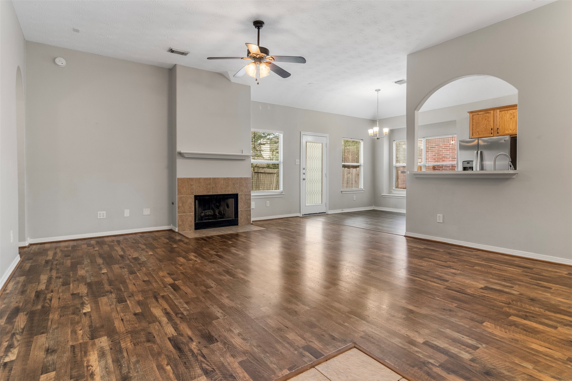 2222 Valley View Crossing Conroe, TX 77304 - Photo 4 of 23