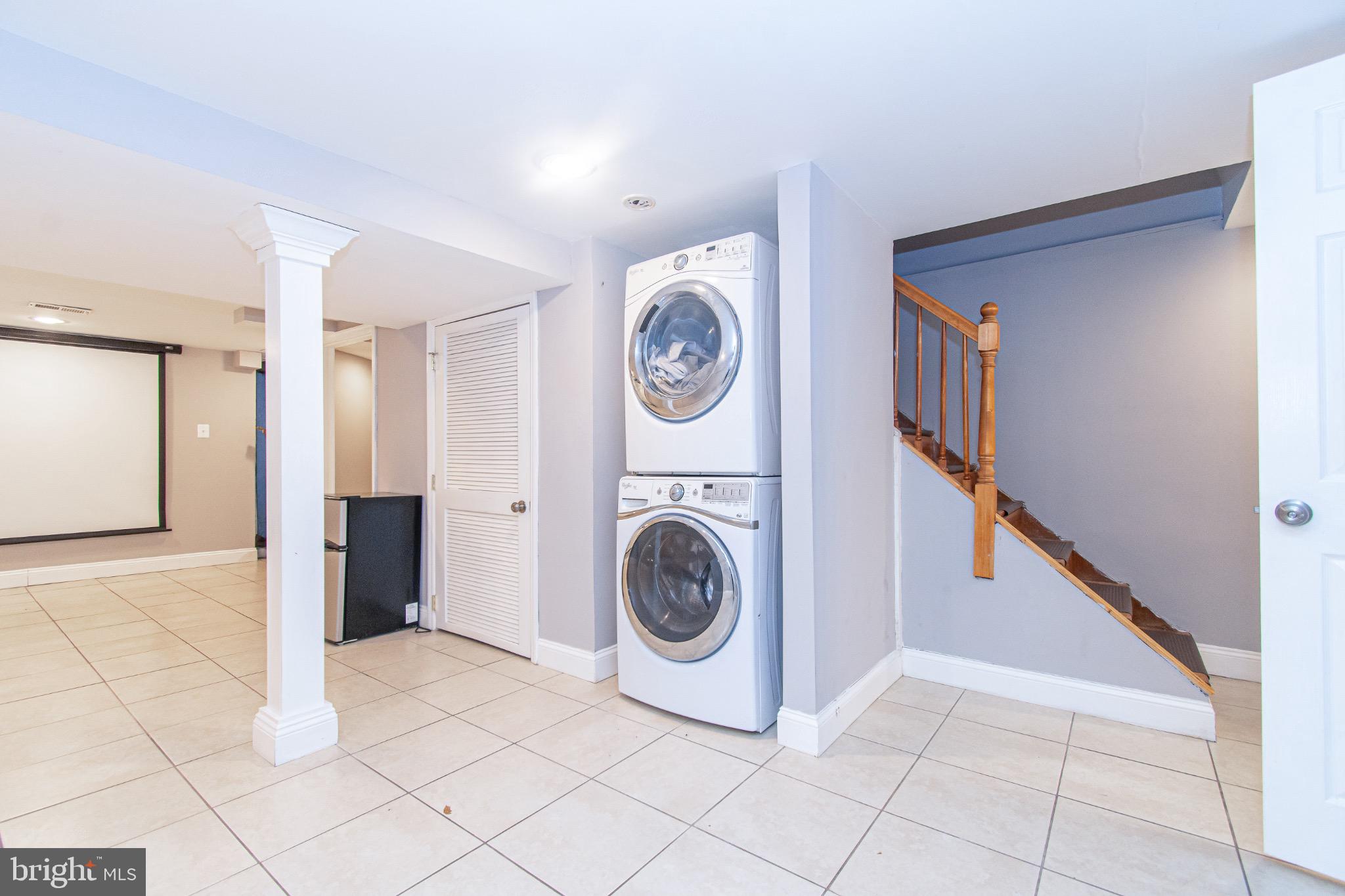 2039 Hillenwood Road Baltimore, MD 21239 - Photo 6 of 15 Private washer/dryer included