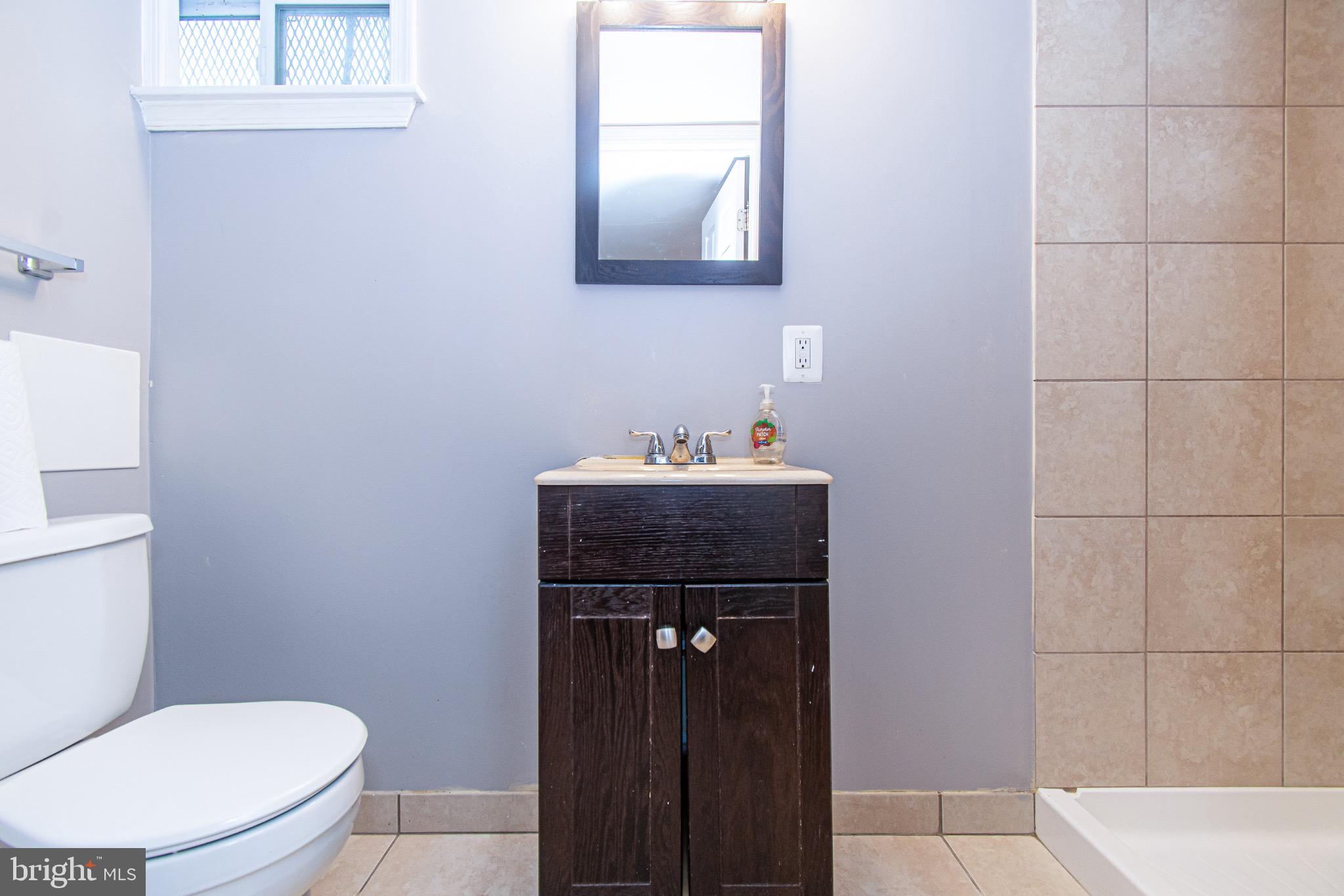 2039 Hillenwood Road Baltimore, MD 21239 - Photo 7 of 15 Full Bathroom