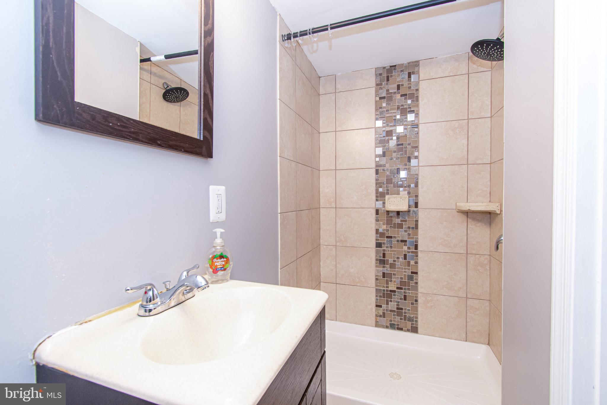 2039 Hillenwood Road Baltimore, MD 21239 - Photo 8 of 15 Full Bathroom