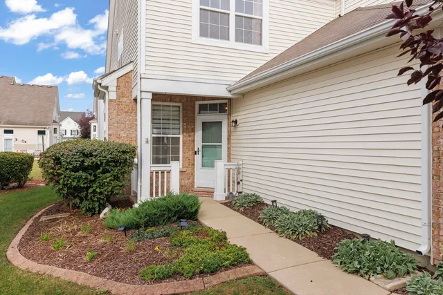 $319,000 | 907 Bluebell Circle, Joliet, IL 60431